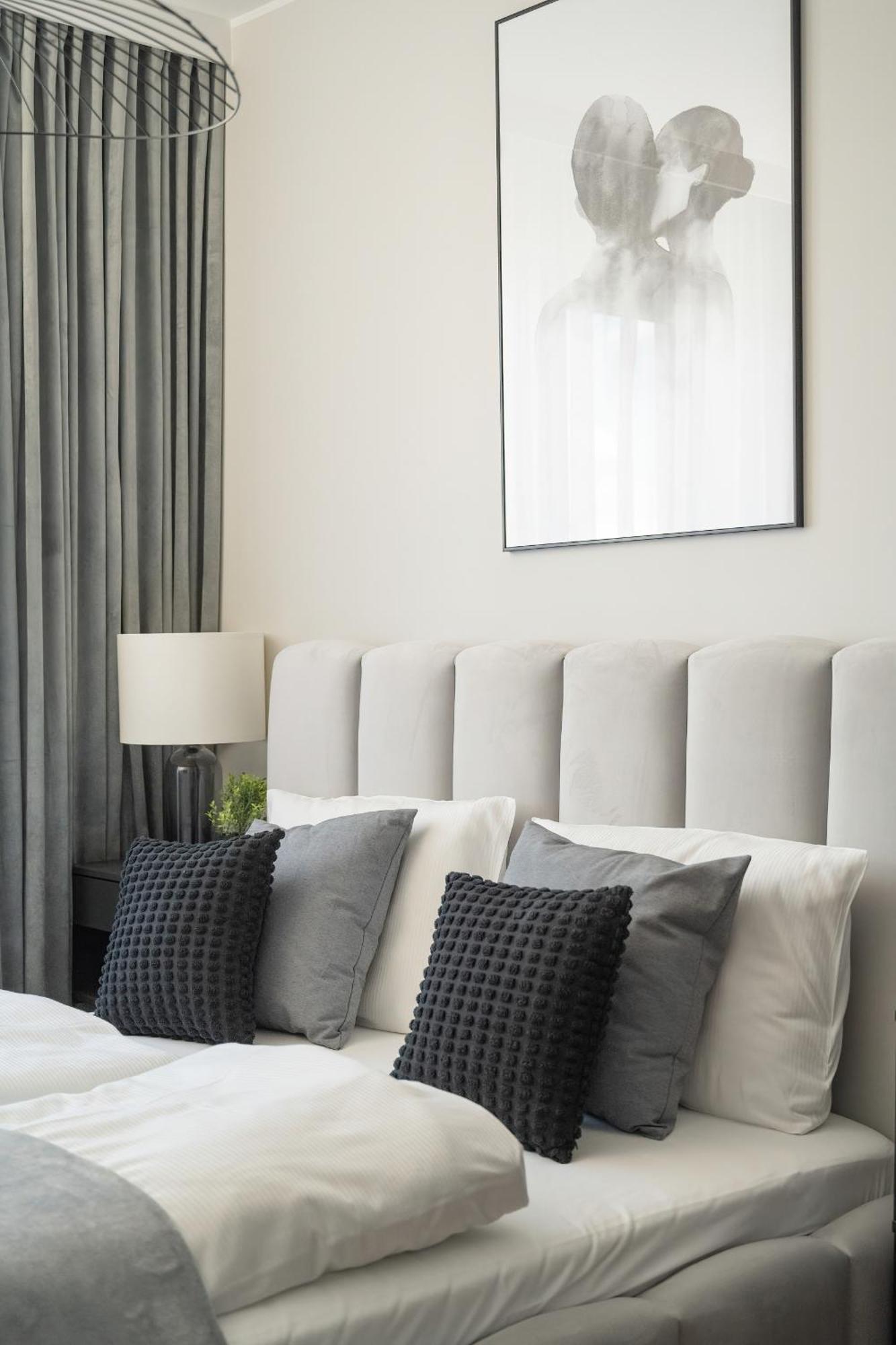 Piekny Apartament Wichrowa - 2 Sypialnie Free Garage Wroclaw By Noclegi Renters Ngoại thất bức ảnh